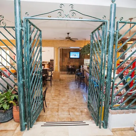 拉埃尔米塔旅馆 2*